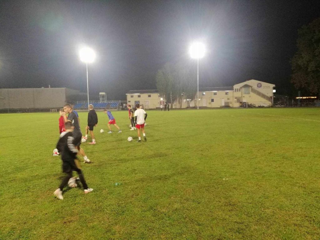 Glavni teren požeške Rekreacije obasjali novi reflektori