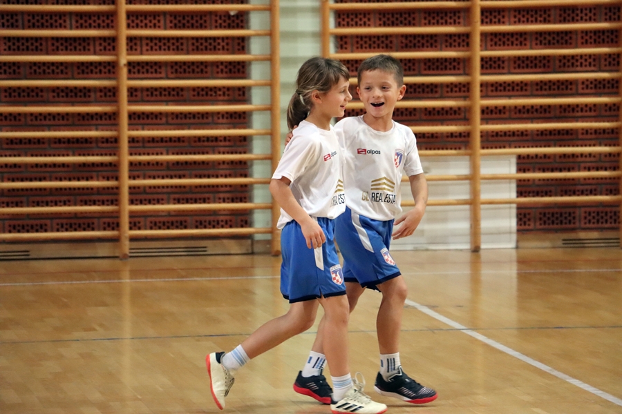 Novo nogometno čudo iz Zlatne doline zove se – Laura!