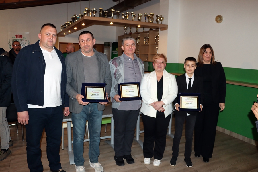 Video: U Pakracu otvoreni teniski tereni i proglašeni najbolji sportaši u 2024. godini