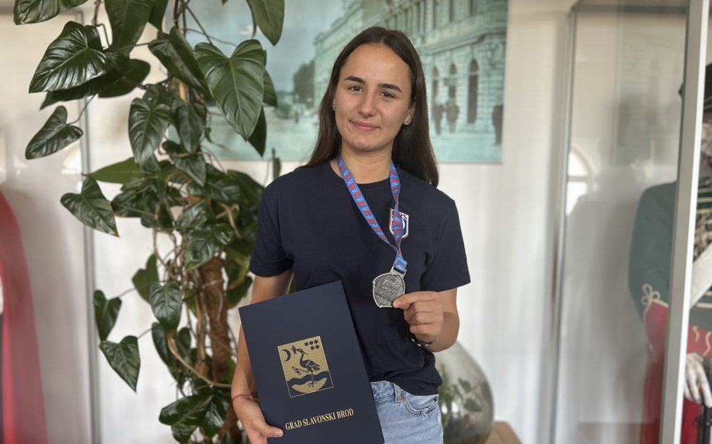 Nika Batinić svečano primljena u Gradskoj upravi nakon osvajanja europskog srebra