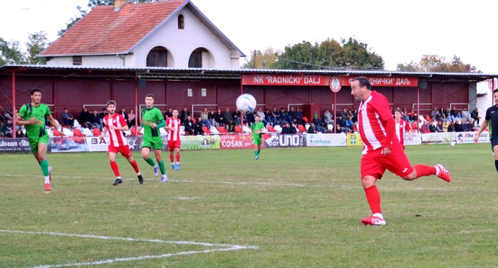 Prva pobjeda Bedema, Radnički lakoćom do pobjede nad Kutjevom